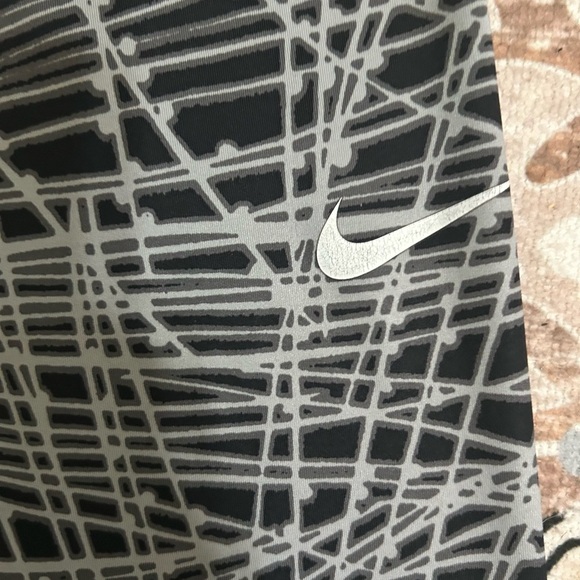 Women's Nike Pro Dri-Fit Black, White Crop Leggings Size Medium - Picture 9 of 10
